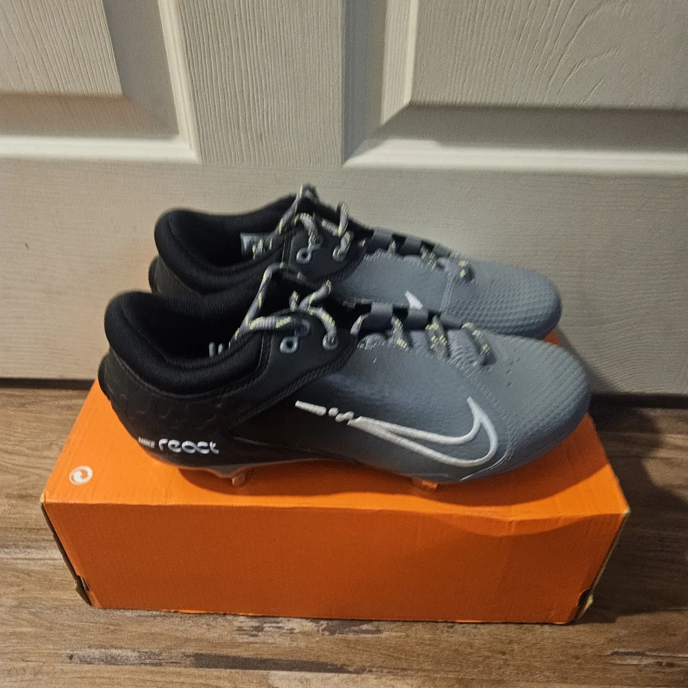 Nike Hyperdiamond 4 Elite Metal Fastpitch Softball Cleats: BLACK/GRAY: NIB: 9.5